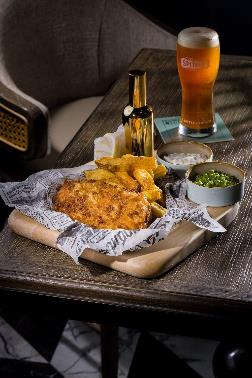 P:\Sales_and_Marketing\PR\Sheraton Grand Macao\Press Release\Sheraton Macao Hotel, Cotai Central\2021\The Conservatory\Photos\Low res\Beer battered fish and chips.jpg